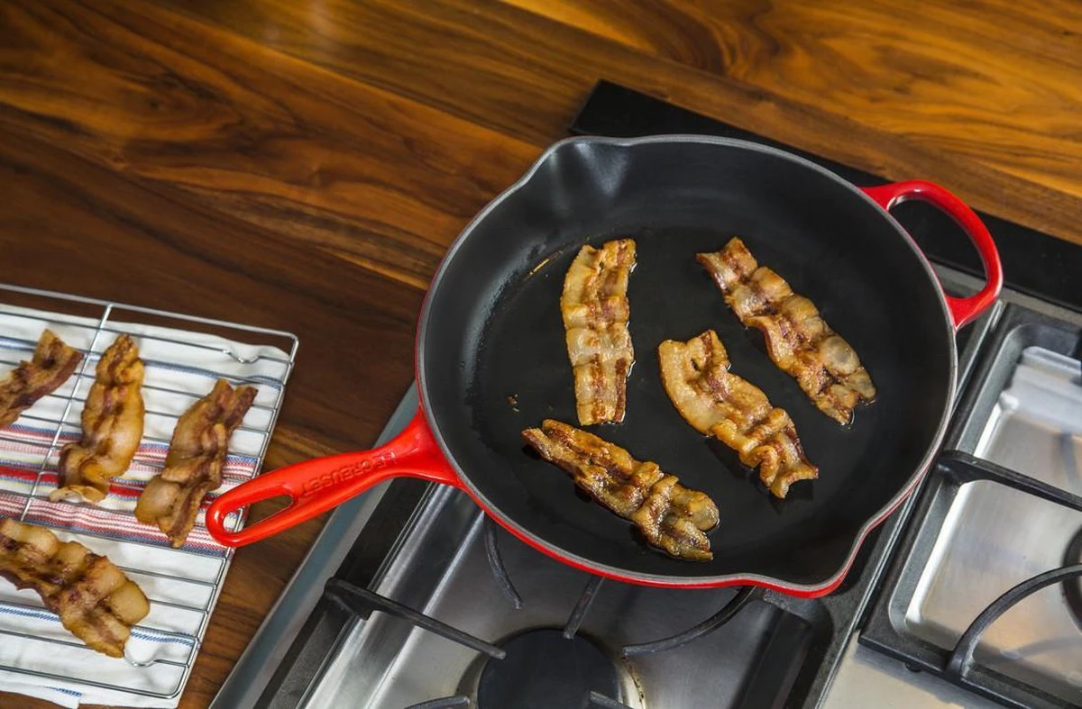 Le Creuset - Gietijzeren Ronde Skillet In Kersenrood 23cm - Afbeelding 5