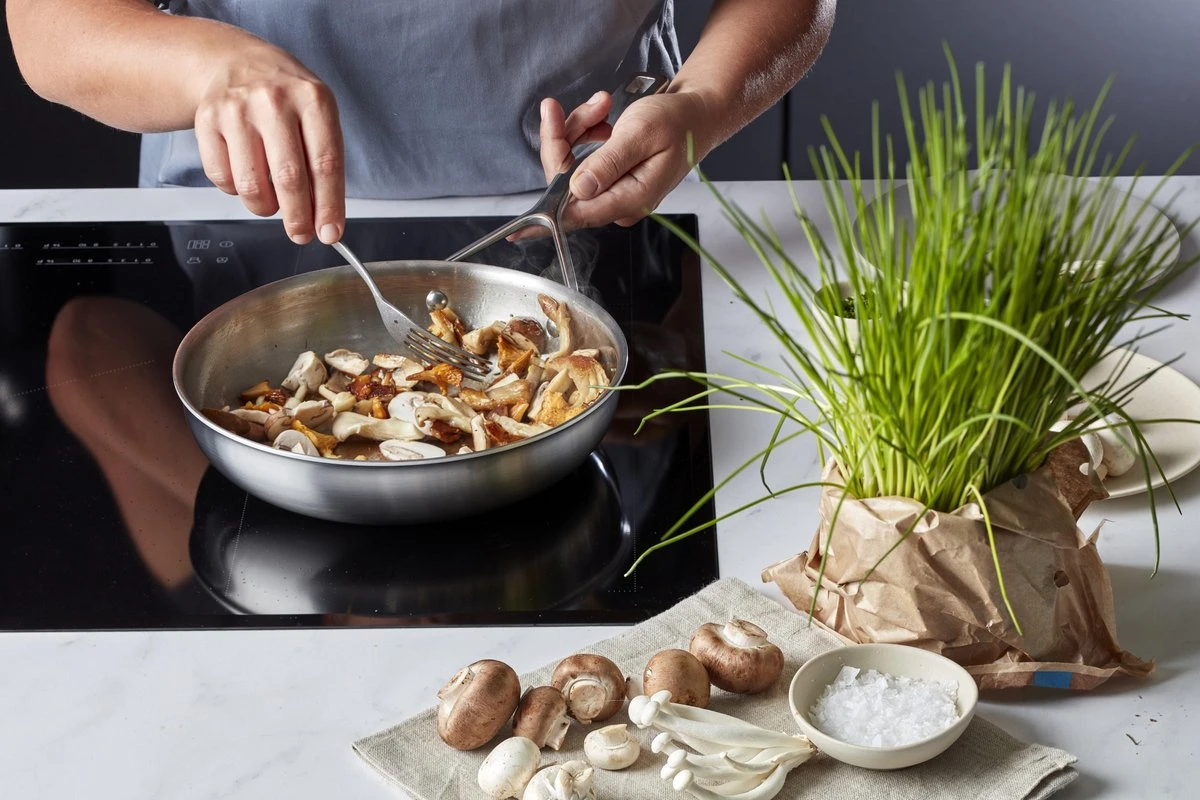 Demeyere Essential 5 RVS Koekenpan – Koekenpan Inductie - 28 Cm – PTFE-vrij - Afbeelding 4